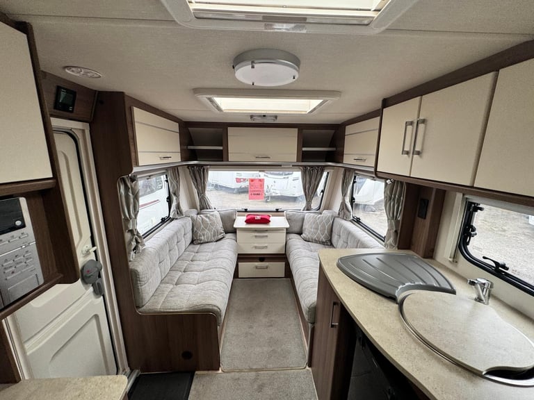 LUNAR VENUS 570/4 2017 MODEL 4 BERTH FIXED ISLAND BED TOURING CARAVAN