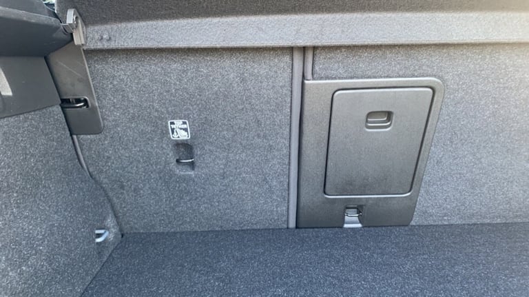 2023 Volvo XC40 Ultimate, B4 mild hybrid, Petrol, Dark ESTATE N/A Automatic