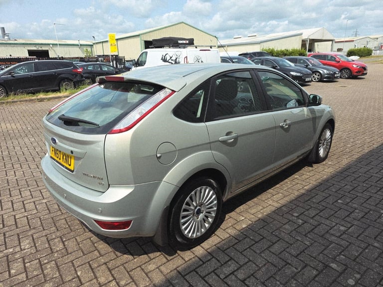 FORD FOCUS 1.6 Titanium 5 DOOR AUTOMATIC 2010