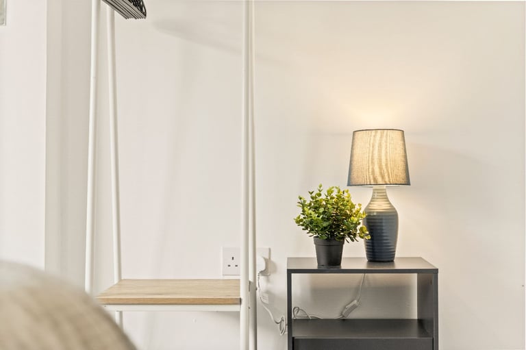 Furnished 6 BR - Parking, Monthly Stays