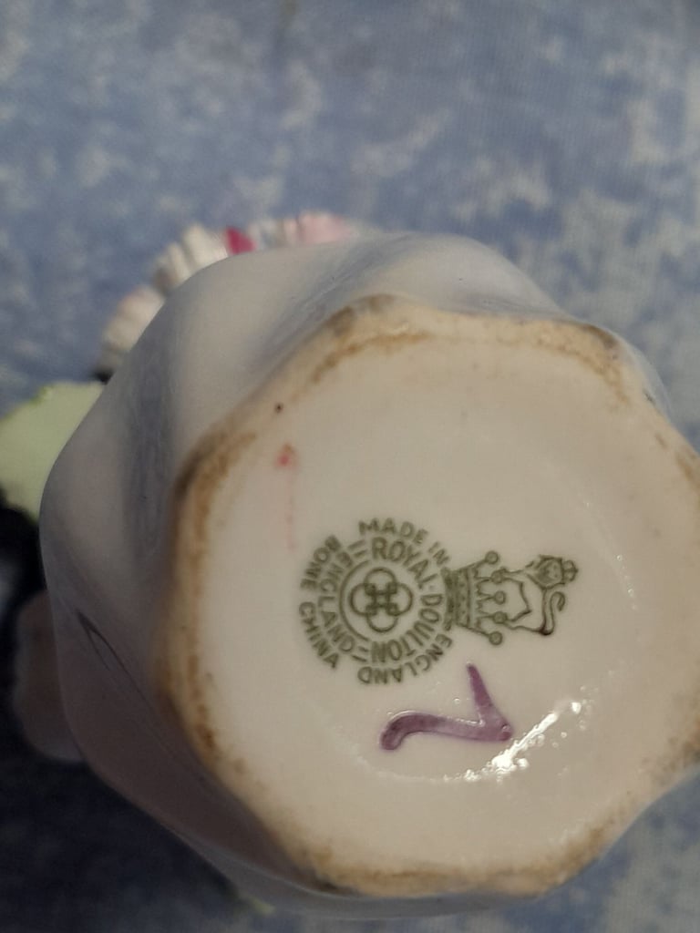 Vintage Radnor bone china floral display and Royal Doulton.