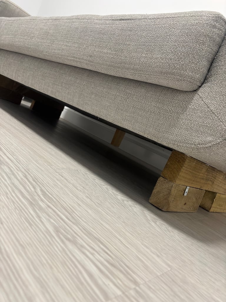 STUNNING BEIGE 2/3 SEATER SOFA, CAN DELIVER