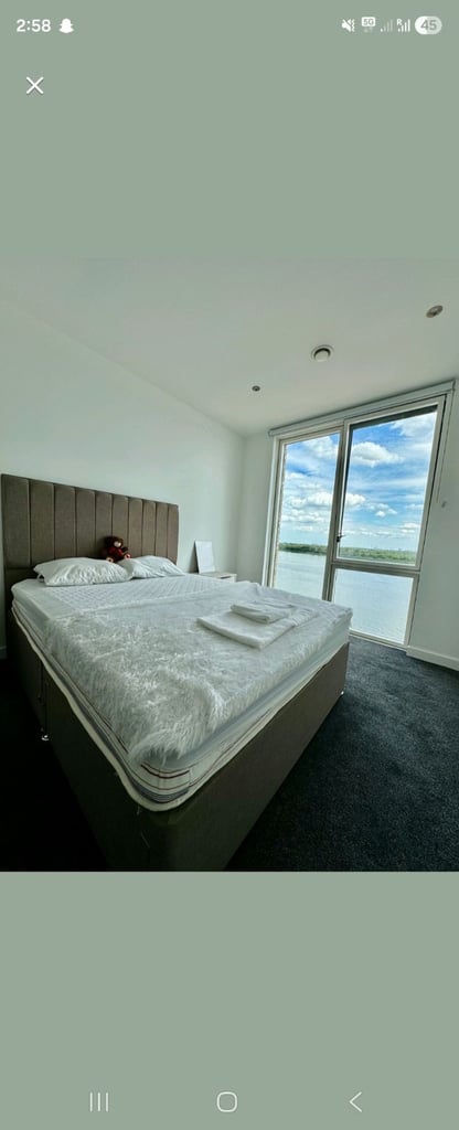 Thames River View, Ensuite Room for Rent, Couple Friendly 