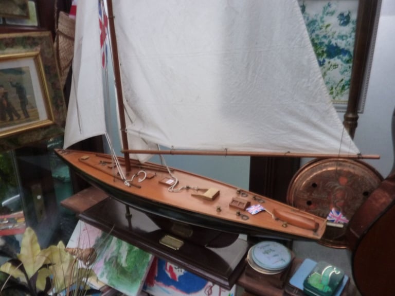 POND YACHT - RACING YACHT MOUNTED LARGE MODEL