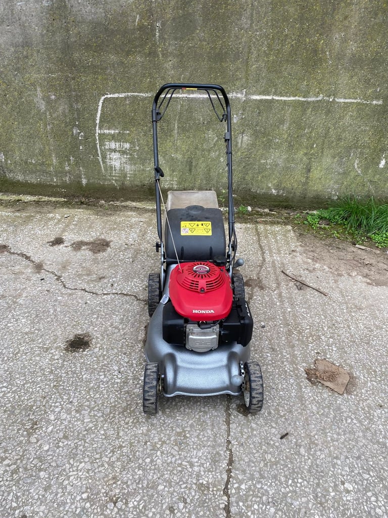 HONDA  IZY 16 INCH SELF PROPELLED LAWNMOWER FPR SALE.