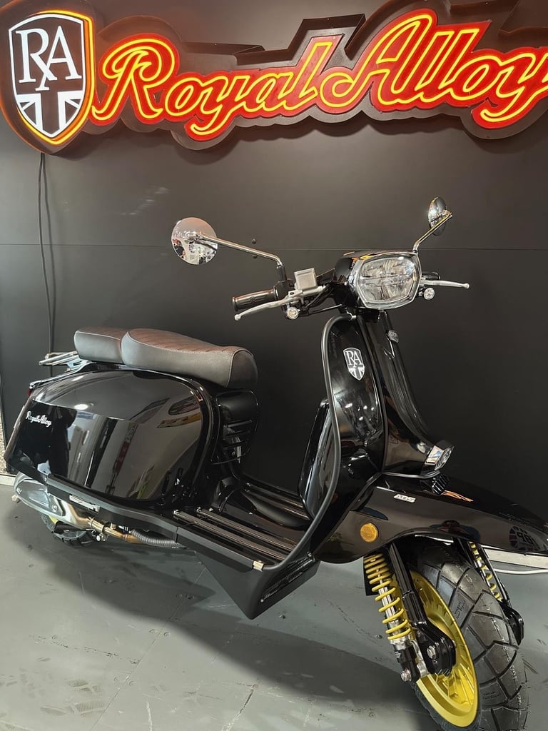 image for Royal Alloy GP 350 MT Automatic Classic Scooter Black/Gold 