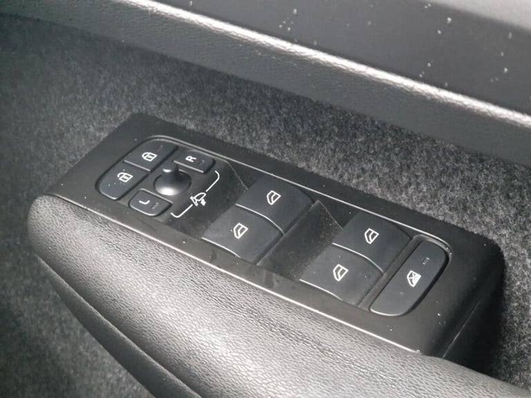 2022 Volvo XC40 2.0 B4 MHEV Inscription Pro SUV 5dr Petrol Hybrid DCT Auto AWD Euro 6 (s/s) ESTAT...