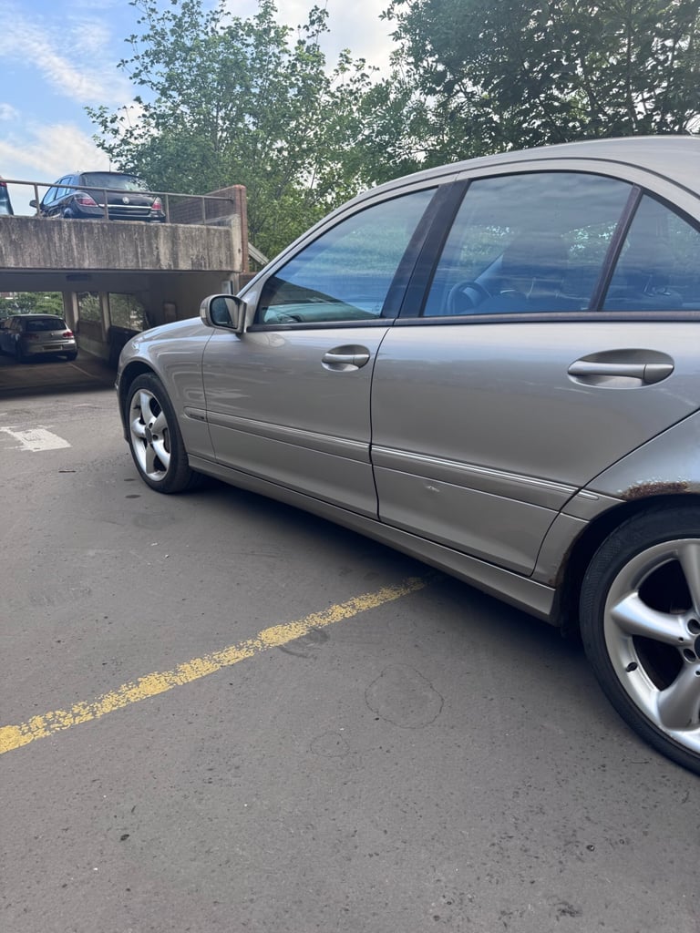 2003 MERCEDES-BENZ C CLASS C180K Avantgarde SE 4dr AUTO PETROL SILVER SALOON VGC
