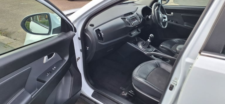2012 Kia SPORTAGE, 1.7 Manual, new MOT 