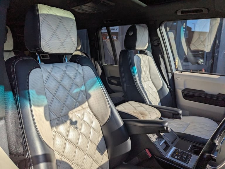 2011 Land Rover Range Rover 4.4 TD V8 Vogue SUV 5dr Diesel Auto 4WD Euro 5 (313 bhp) ESTATE Diese...