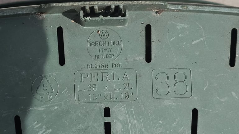 Dog box bed plastic cat bed  Green chingford E4