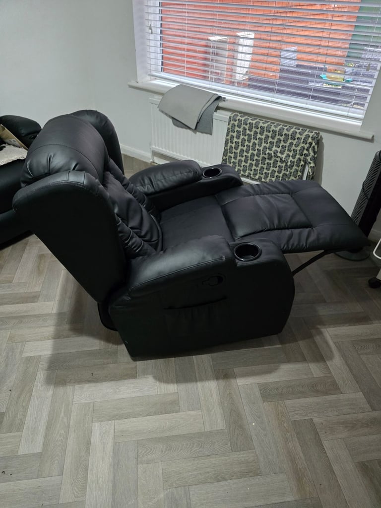 Recline Chair (Black) (Slight wear and tear) 