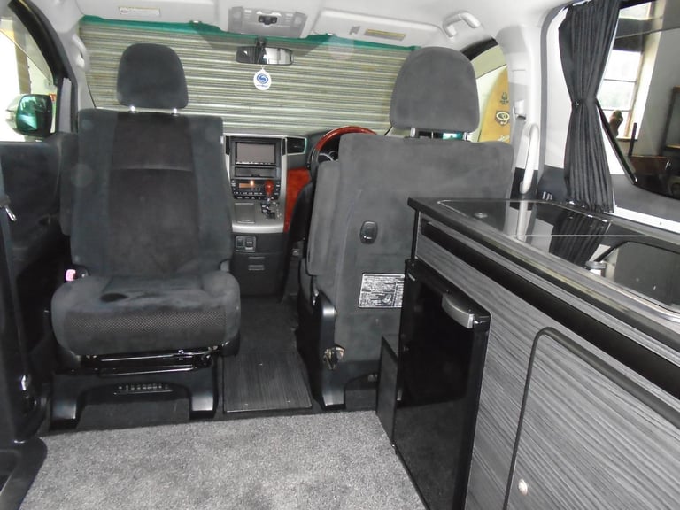 2007 TOYOTA ALPHARD CAMPER VAN,MOTORHOME~~OFF GRID SOLAR~~FRIDGE/FREEZER~ULEZ 
