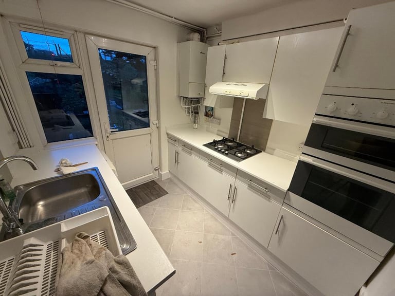 3 /4 BEDROOM FLAT TO RENT NORTH ACTON W3