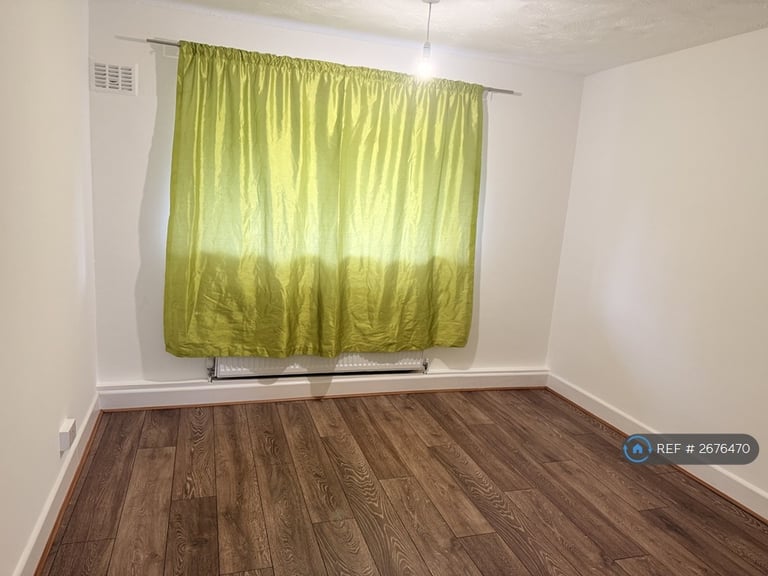 2 bedroom flat in Shorts Way, Rochester, ME1 (2 bed) (#2676470)