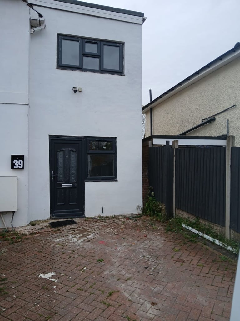 Apartments in hall green