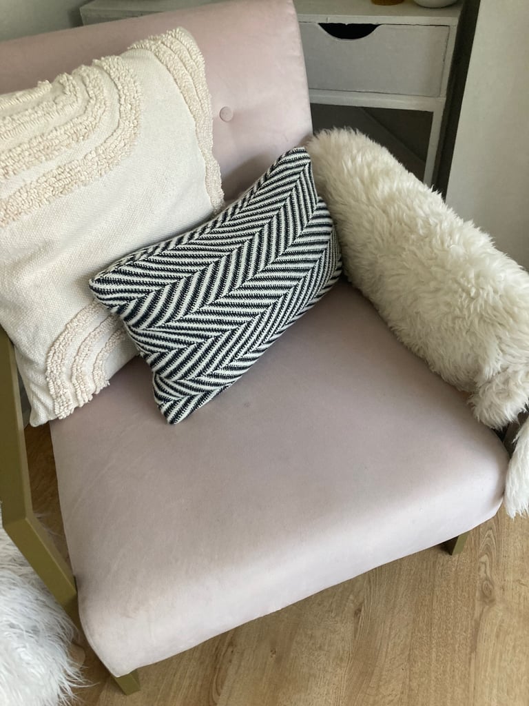 REDUCED MORDERN CHAIR 
