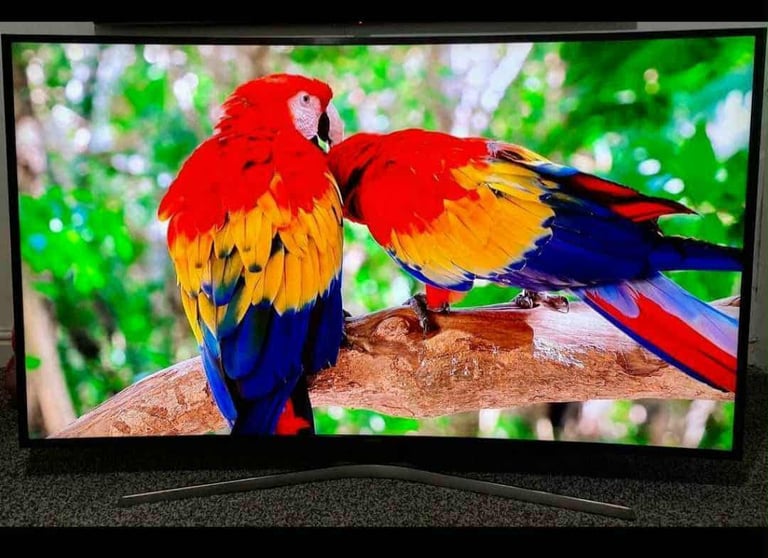 SAMSUNG SMART 4K UHD TV