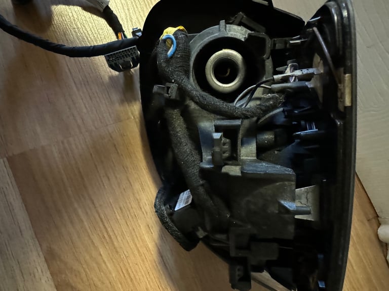Volvo XC 90 mirror assembly 