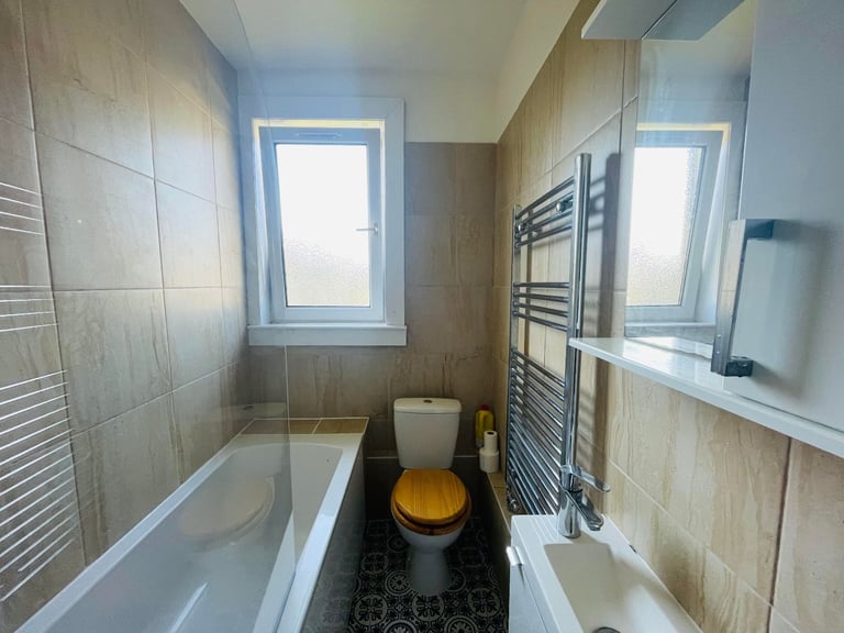 2 Bedroom Flat, Hutchison Crossway, Edinburgh