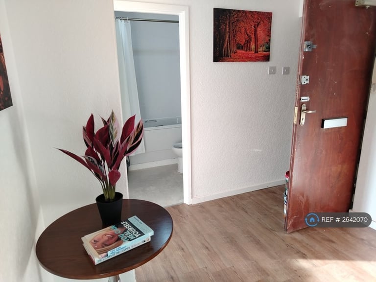 2 bedroom flat in Arlington House, Margate, CT9 (2 bed) (#2642070)