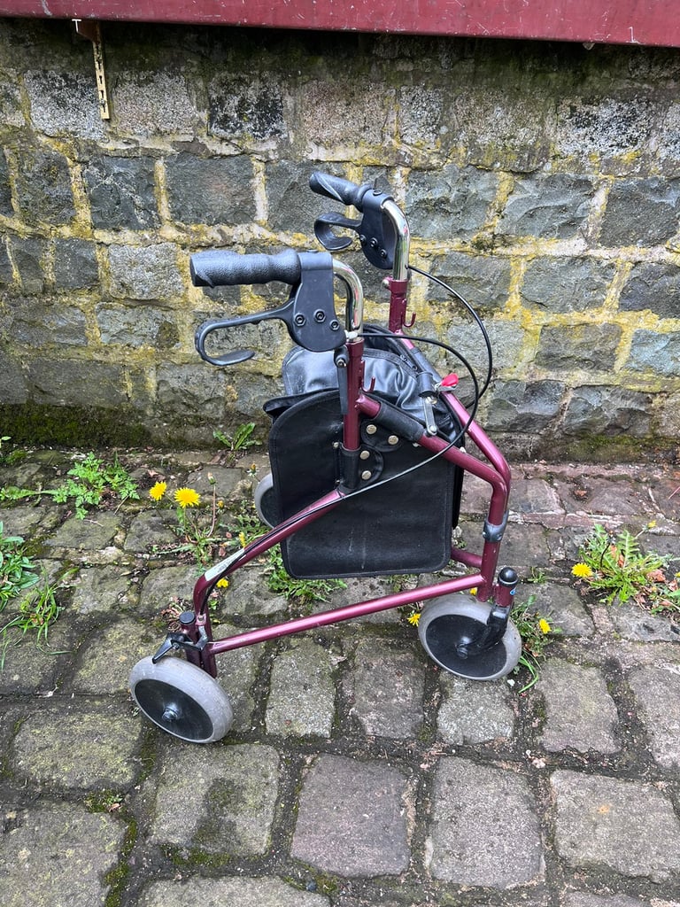 Mobility Walker / 3 Wheeled Walker / Disability Invacare