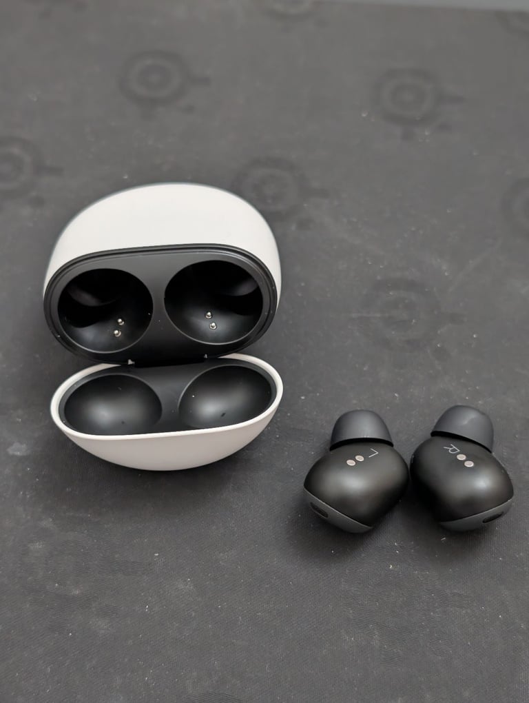 image for Google Pixel 8 (128GB Obsidian) + Pixel Buds Pro + 3 Cases & Screen Protectors 