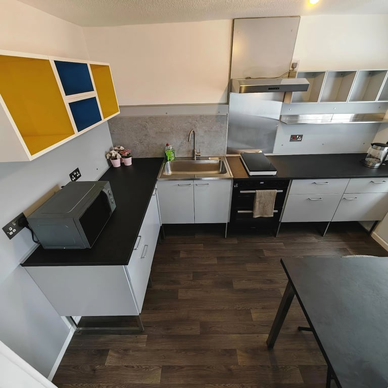 * Available to Rent - DUMBARTON - 2-BED FLAT - UNFURNISHED *