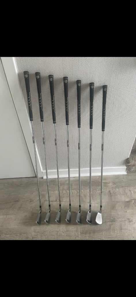 Wilson Staff D200 Golf Set (5-SW) In Great Condition 