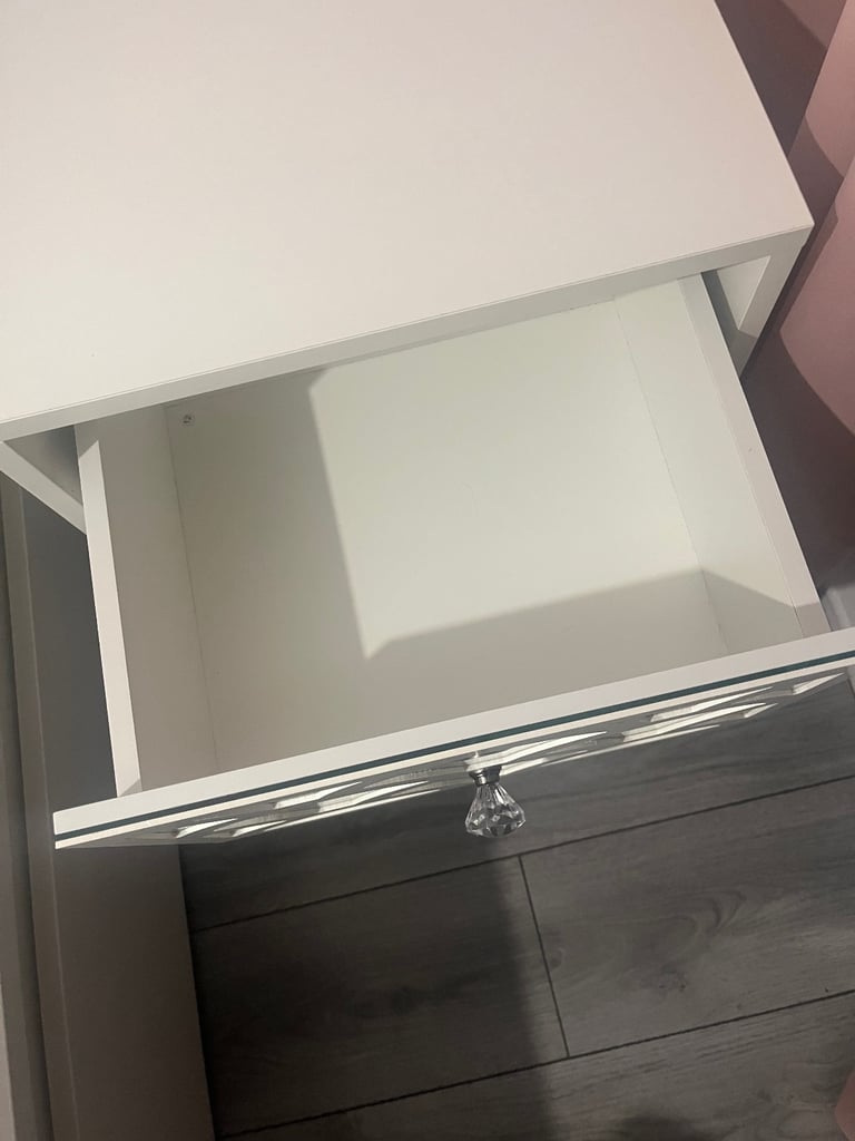 Bedside table & 3 chest of drawers 