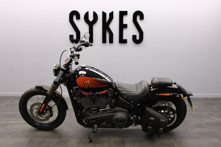 2021 Harley-Davidson FXBBS Softail Street Bob in Vivid Black