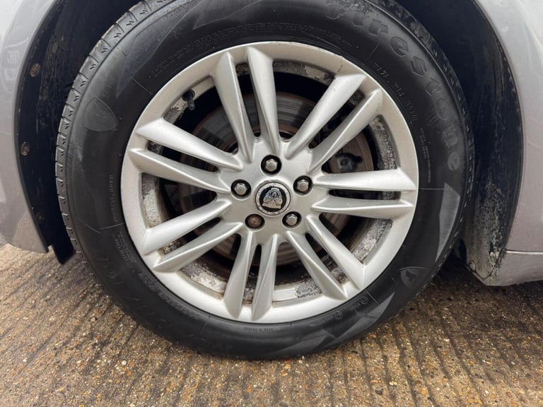 JAGUAR XF 2.2d Luxury Auto Euro 5 (s/s) 4dr 2011