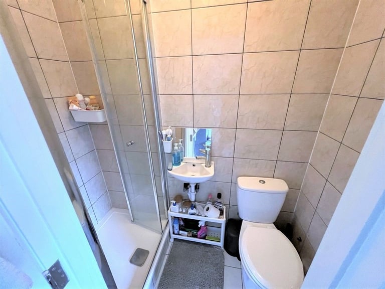 4 bedroom house in WATFORD WAY, HENDON, NW4 4XA