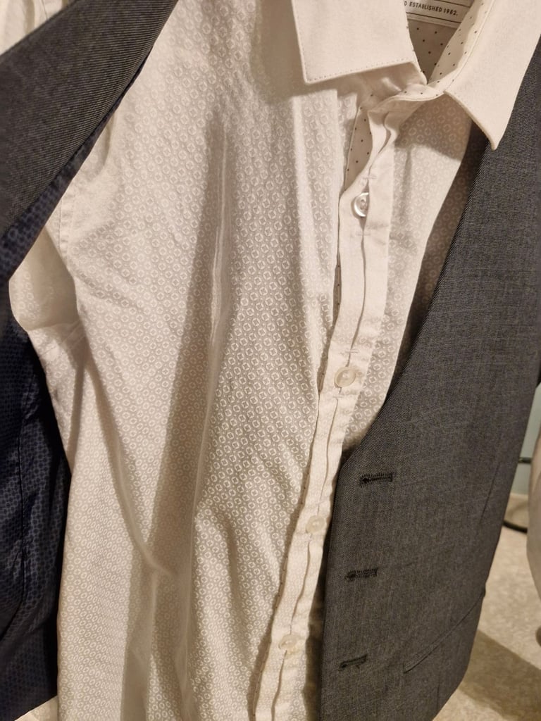 Next boys suit size 8 