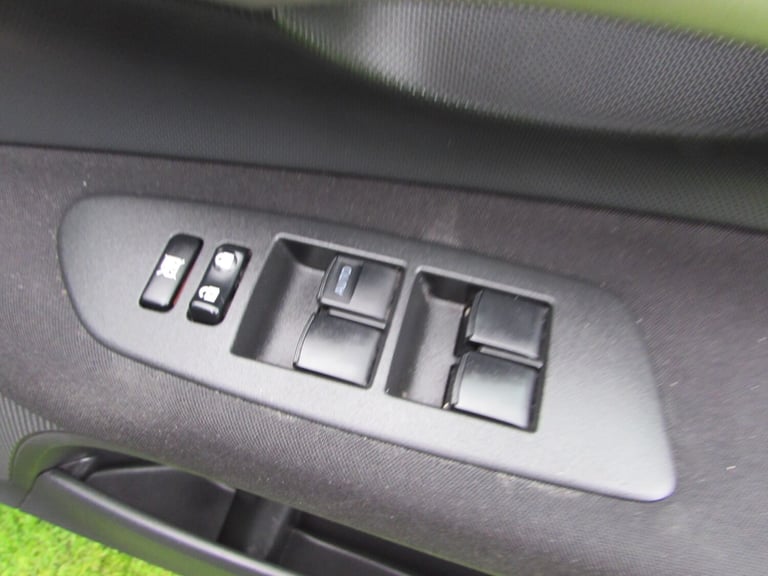 2009 Toyota Auris 1.33 Dual VVTi T3 5dr HATCHBACK Petrol Manual