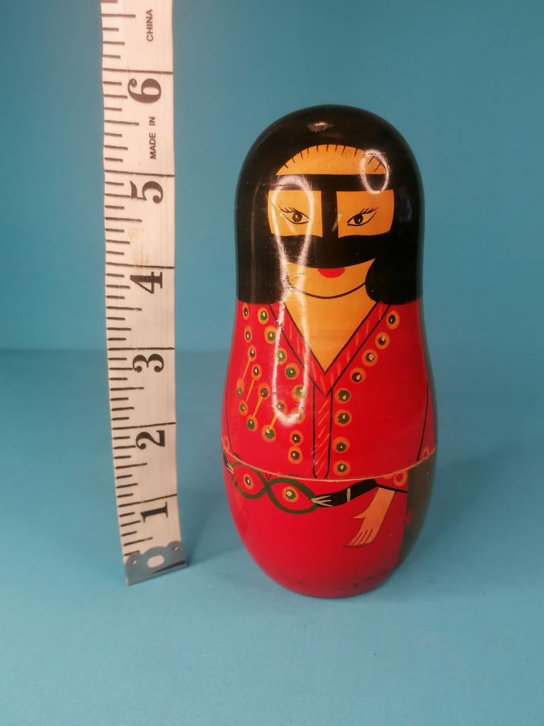 Beautiful Vintage Nestling Dolls , 5 dolls.  Bigger one  5,5inch smaller 1,5 inch.