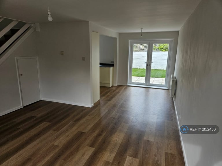 3 bedroom house in Harvey Close, East Cowes, PO32 (3 bed) (#2152453)