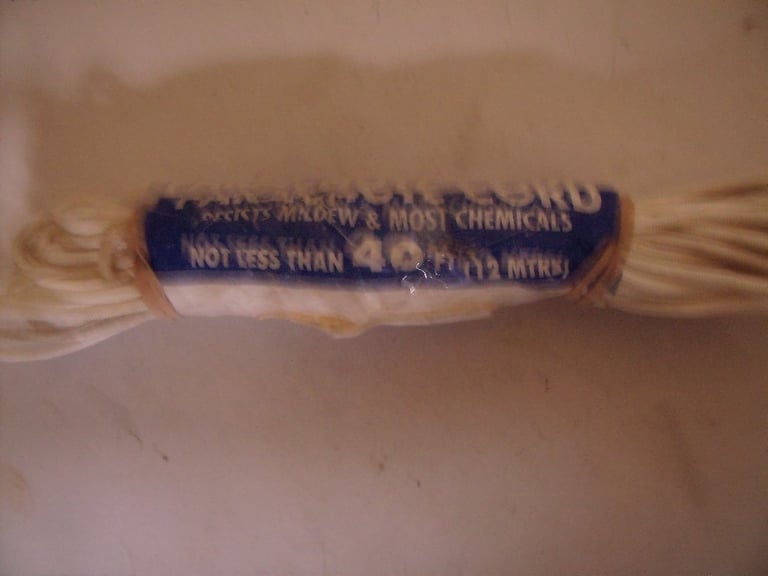 Approx 40 foot/12 metres white nylon parachute cord no 5..resists mildew