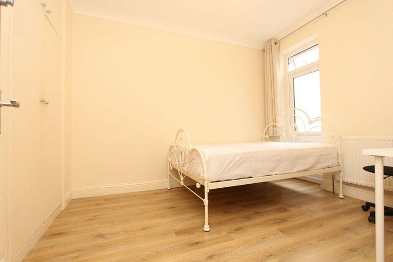 🌸Wood Green • Ensuite  room • available now •   0 Deposit Available •  