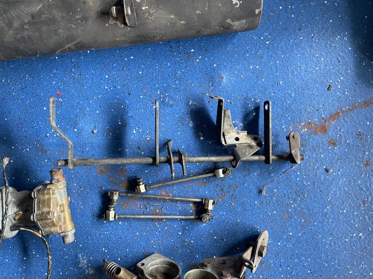 Triumph 2500 Lucas injection system