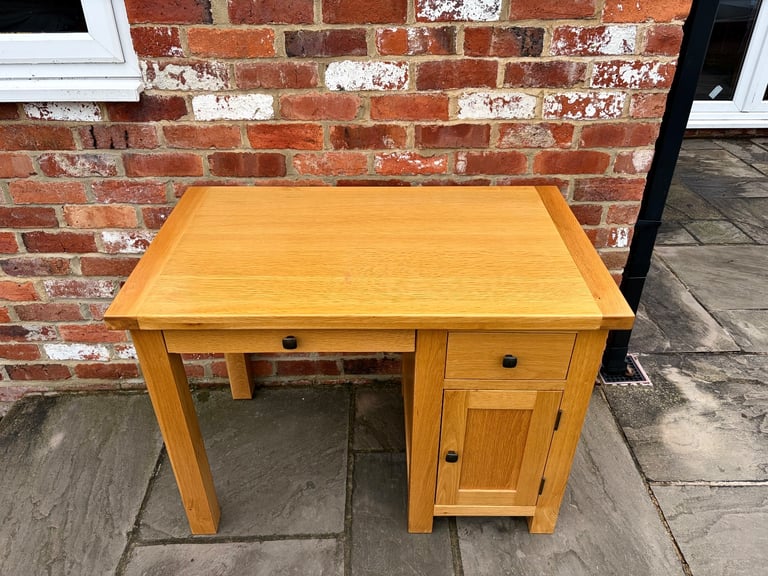 Solid Oak Desk - Excellent Condition 