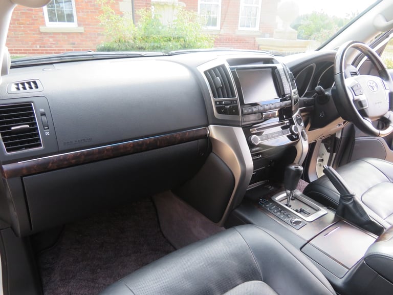 2014 Toyota Landcruiser Amazon ZX 4.6 V8 Petrol 8 Seater 4x4 Petrol Automatic