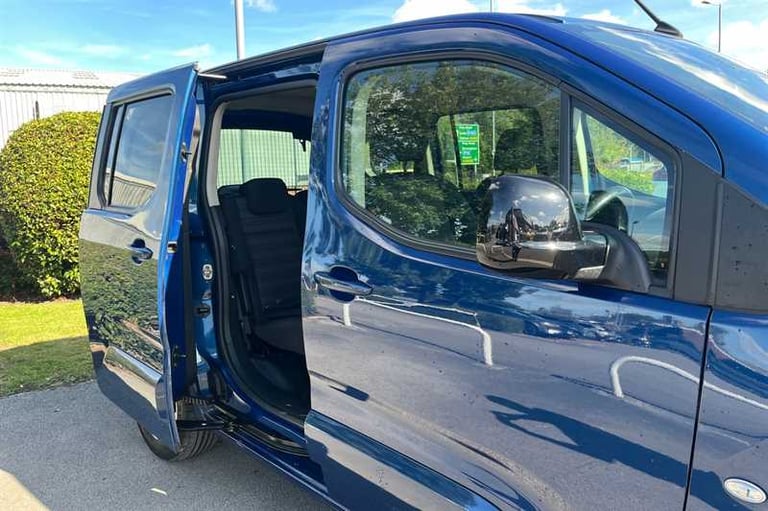 2022 Vauxhall Combo Life 1.5 TURBO D SE 5DR [7 SEAT] MPV Diesel Manual