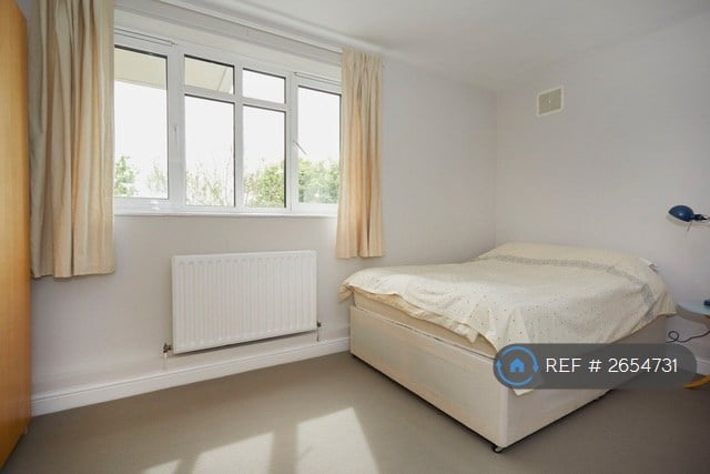 2 bedroom flat in Dan Bryant House, London, SW12 (2 bed) (#2654731)