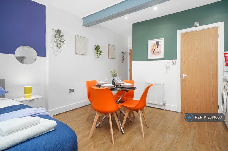 Studio flat in Roman Road, London, E3 (#2581053)