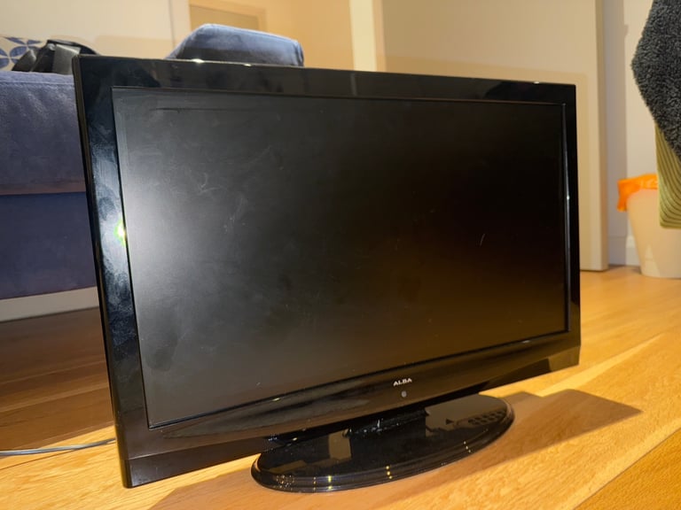 ALBA 22” TV / Monitor Screen with HDMI – £20 (with free HDMI cable)