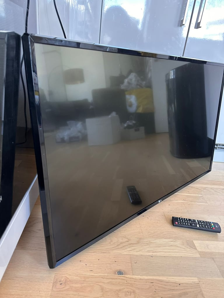 Lg 43” smart tv all apps etc hand delivery Available 