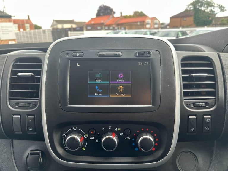 Renault Trafic SL28 ENERGY dCi 120 Business 9 Seater Diesel