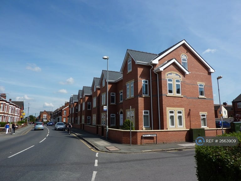 2 bedroom flat in Mulsanne Row, Crewe, CW1 (2 bed) (#2663909)