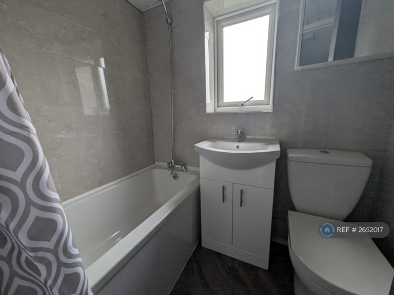 2 bedroom house in Broadbent Road, Oldham, OL1 (2 bed) (#2652017)